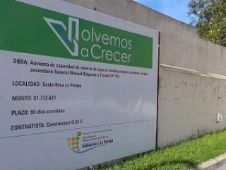 El Gobierno de La Pampa continúa colocando cisternas en Colegios de Santa Rosa
