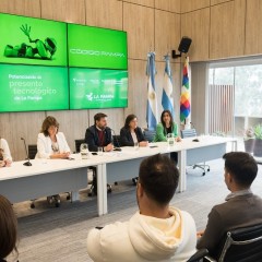 Gobierno busca potenciar el futuro digital de sus jóvenes con 