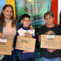 Estudiantes de Jacinto Arauz recibieron netbooks de Conectar Igualdad