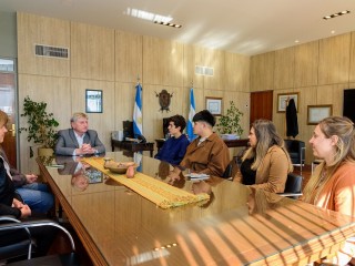 Ziliotto con los alumnos pampeanos que ganaron la Copa Climática Argentina 2024