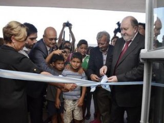 El gobernador Carlos Verna encabezó la inauguración de escuelas en General Pico