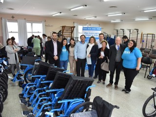 Se entregaron 150 sillas de ruedas y 42 ayudas técnicas